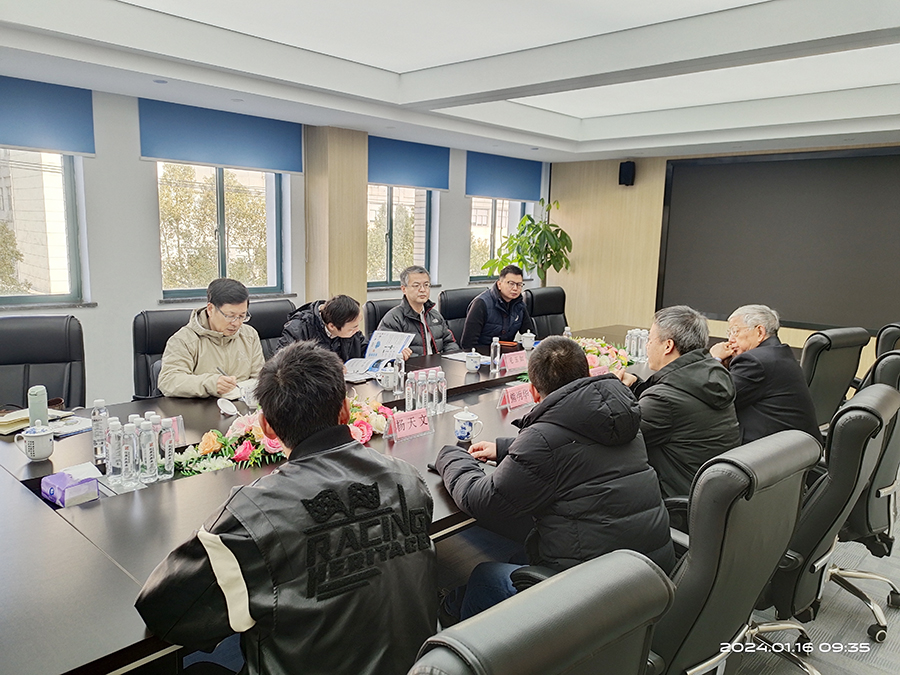 会议室座谈-小.jpg
